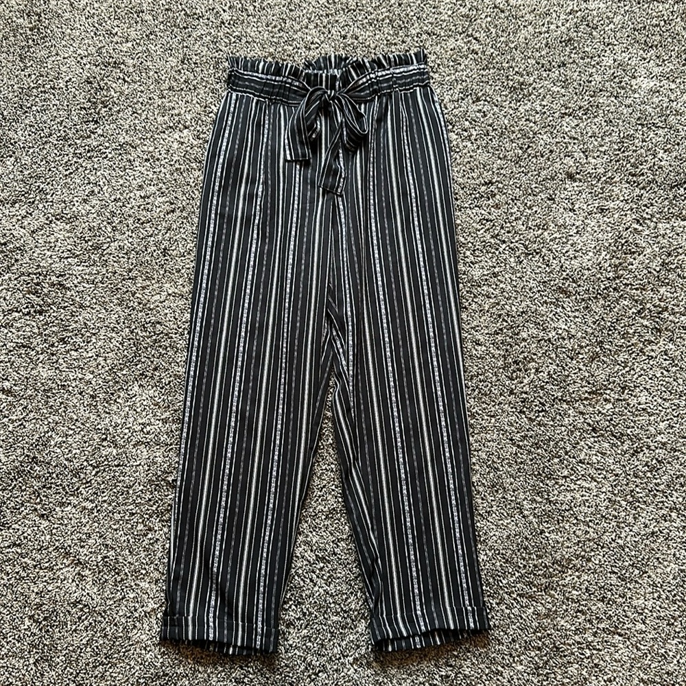 Women's Cropped Paper Bag Waist Pants with Pockets